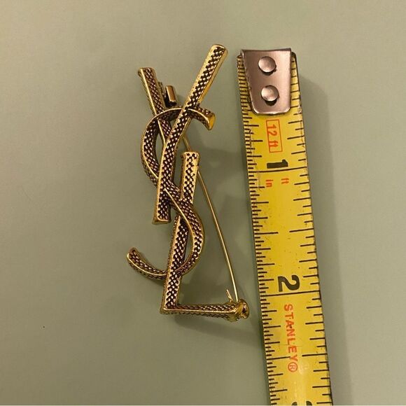 Classic Brooch - Picture 6 of 8